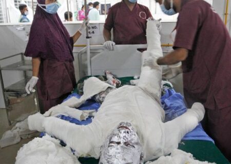 بنگلادیش کی مسجد میں خوفناک دھماکا اور آتشزدگی، 16نمازی شہید