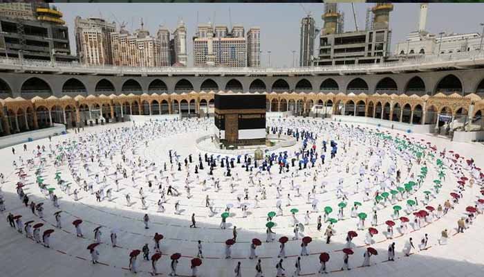 تقریبا 7 ماہ کے تعطل کے بعد مسجد الحرام کے دروازے عمرہ زائرین کے لیے کھول دئے گئے۔