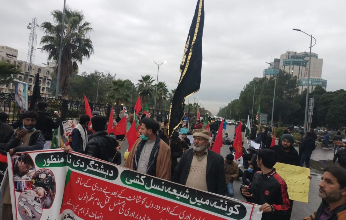 اسلام آباد ڈی چوک کے سامنے دھرنے کا آغاز