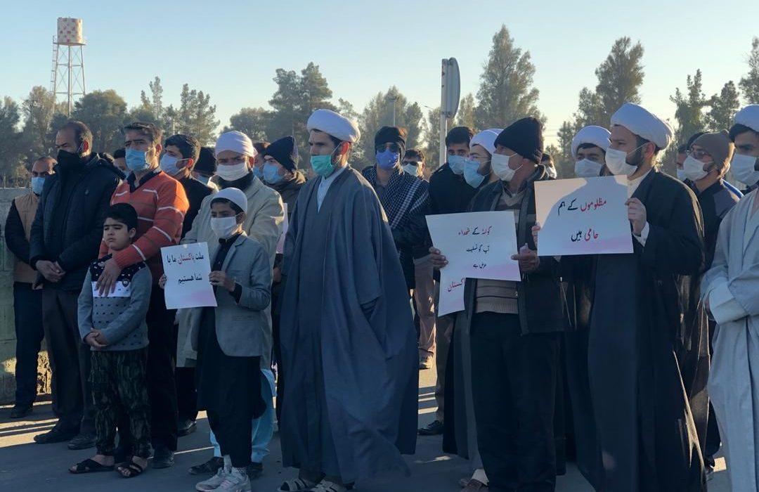 زاھدان ایران میں شیعہ سنی ایرانی علماء اور عوام کا پاکستان قونصلیٹ کے سامنے احتجاجی مظاہرہ+تصاویر