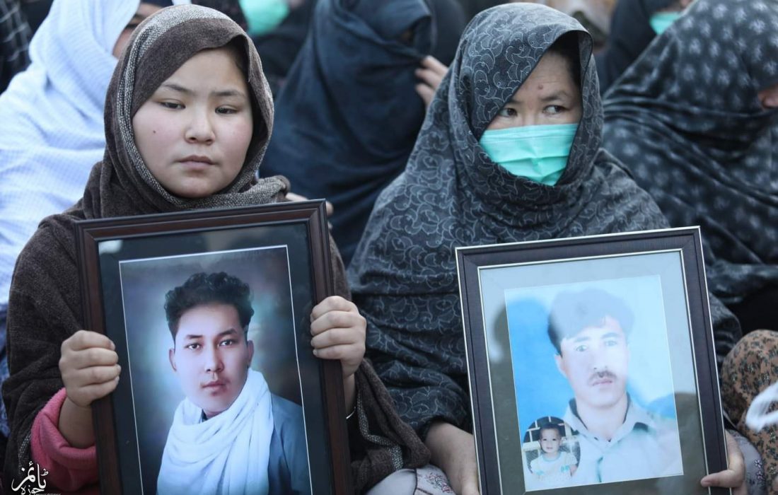 منفی درجہ حرارت میں سانحہ مچھ کے خلاف متاثرین کا میتوں سمیت احتجاج  چھٹے روزمیں داخل