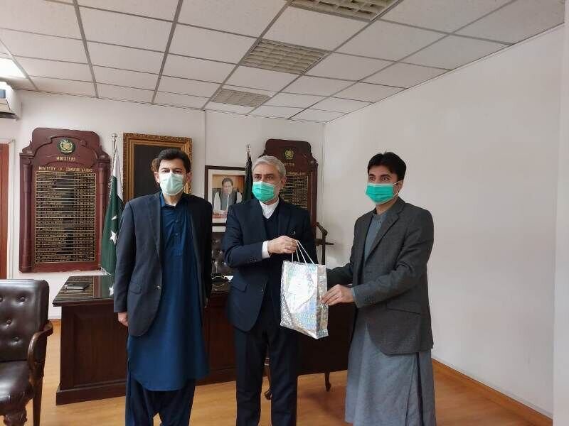 پاکستان میں تعینات ایرانی سفیر سید محمد علی حسینی کی وفاقی وزیر مراد سعید سے ملاقات