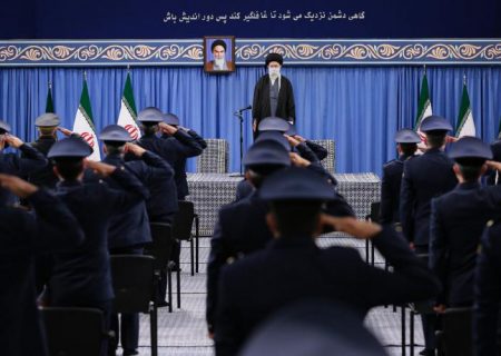 ایٹمی معاہدے کے کمٹمنٹ کی طرف لوٹنے کے لئے ایران کی شرط، تمام پابندیوں کا خاتمہ ہے، رہبر معظم