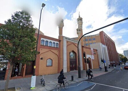 لندن کی سب سے بڑی مسجد کو کئی ماہ بعد کھول دیا گیا