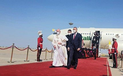مسیحی روحانی پیشوا پاپ فرانسس تاریخی دورے پر عراق پہنچ گئے+تصاویر