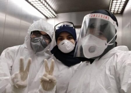 ایرانی 25 رضاکار خواتین شہر شوشتر کے خاتم الانبیاء ہسپتال  میں کورونا میں مبتلا مریضوں کی خدمت میں مشغول