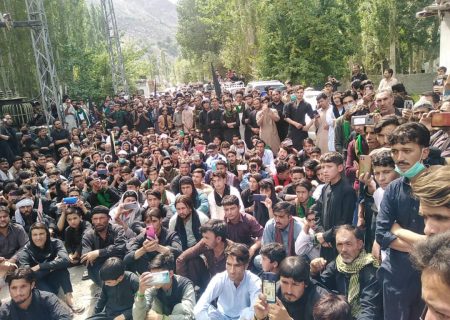 غواڑی بلتستان میں عاشورا کے جلوس پر پتھراؤ کے بعد مختلف مقامات سے علماء اور عزادار وہاں پہنچ گئے/عزاداری جاری+تصاویر، ویڈیو