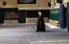 رہبر معظم انقلاب اسلامی آیت اللہ خامنہ ای کی موجودگی میں حسینیہ امام خمینی (رہ) میں پہلی مجلس عزا منعقد