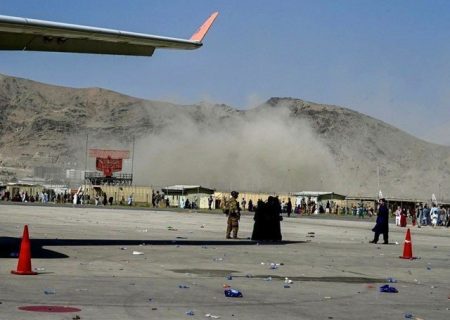 کابل کے حامد کرزئی انٹرنیشنل ایئرپورٹ کے باہر 2 خودکش دھماکے