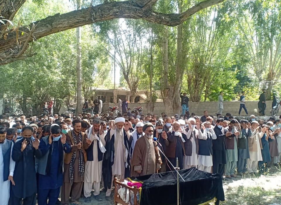 بلتستان کے معروف عالم دین ” آخوند محمد تقی” کو سپردخاک کردیا گیا+تصاویر