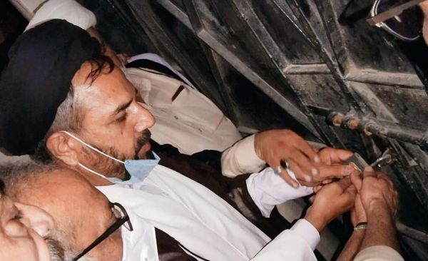 حیدر آباد میں دو سال قبل سیل کیا گیا امام بارگاہ کھلوادیا گیا