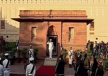 9 نومبر، علامه محمد اقبالؒ کا یوم پیدائش، مزار پر پُروقار تقریب