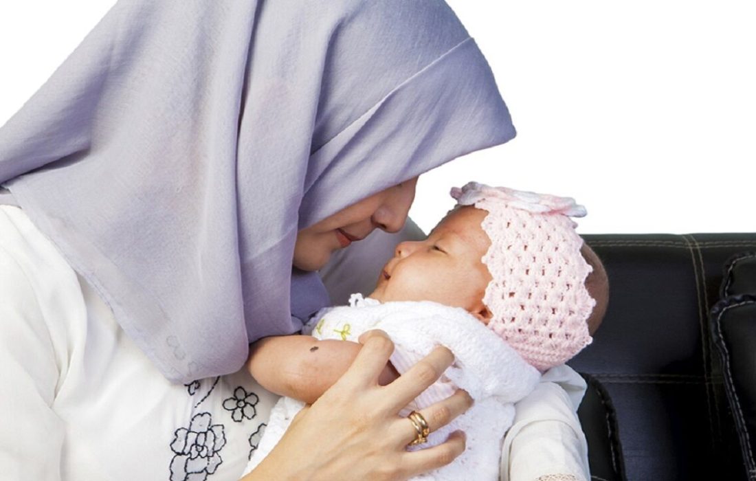 جنابت کی حالت میں بچہ کو دودھ پلانے کا کیا حکم ہے؟