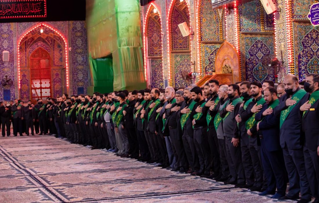 حضرت فاطمہ زہراء(ع) کی شہادت کا پرسہ پیش کرنے کے لیے روضہ مبارک امام حسین(ع) اور حضرت عباس(ع) کے خدام کا جلوس عزاء