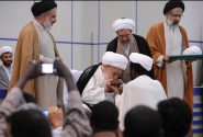 ویڈیو|مرحوم آیۃ اللہ العظمی صافی ایک افریقی طالب علم کے ہاتھوں کا بوسہ لے رہے ہیں