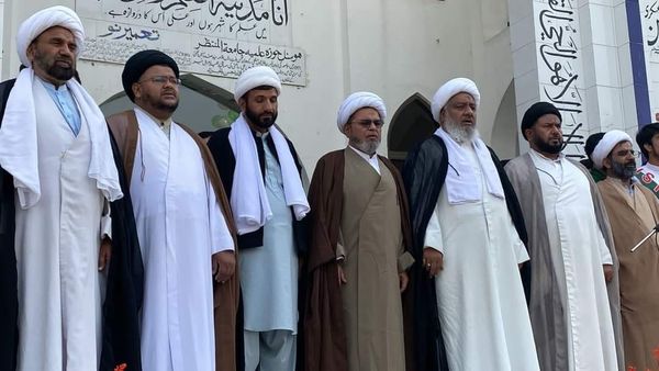 مادر علمی حوزہ علمیہ جامعۃ المنتظر میں تجدید عہد و وفا کے دن پرچم کشائی کی تقریب منعقد