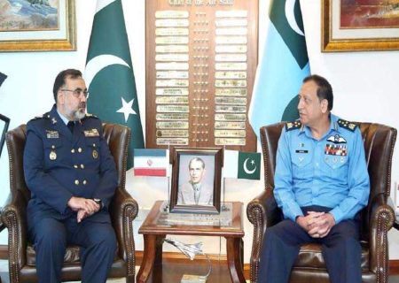 ایئر چیف مارشل ظہیر احمد بابر سدھو سے ایرانی کمانڈر  فضائیہ کی ملاقات