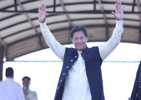 عمران خان کا قافلہ لانگ مارچ کے لئے پشاور سے روانہ