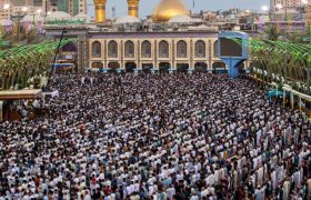 تصویری رپورٹ //روضہ مبارک امام حسین (ع) اور روضہ مبارک حضرت عباس (ع) میں نماز عید الفطر کا روح پرور اجتماع