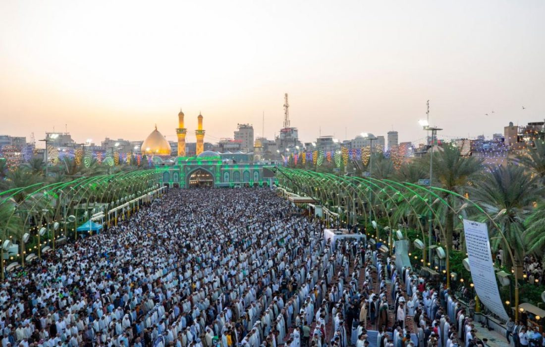 دو سالوں کے وقفہ کے بعد روضہ مبارک امام حسین (ع) اور روضہ مبارک حضرت عباس (ع) میں نماز عید الفطر کا روح پرور اجتماع