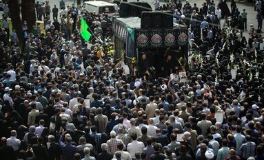 تہران یونیورسٹی میں مرحوم آیت اللہ فاطمی نیا کی تشییع جنازہ میں عوام کی بھر پور شرکت