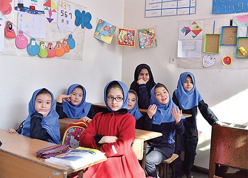 ایرانی اسکولوں میں بنا دستاویزات افغان بچوں کا داخلہ