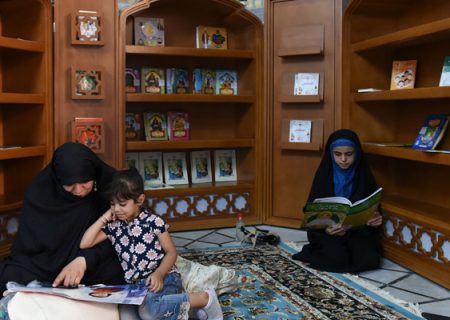 حرم امام رضا(ع) میں کتابوں کے مطالعہ اور کتب بینی کے تیسرے مرکز کا افتتاح