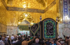 امام محمد باقر (ع) کی شہادت کا پرسہ پیش کرنے کیلئے روضہ مبارک امام حسین(ع) اور حضرت عباس(ع) میں ماتمی جلوسوں