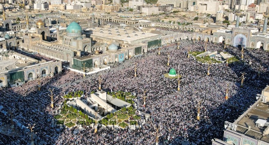 حرم امام رضا(ع) میں دعای عرفہ اور نماز عید سعید قربان کا خصوصی اہتمام