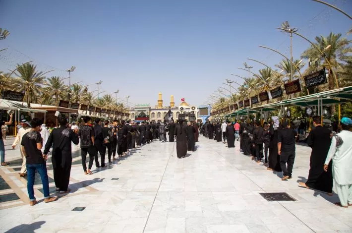 امام محمد باقر (ع) کی شہادت کا پرسہ پیش کرنے کیلئے روضہ مبارک امام حسین(ع) اور حضرت عباس(ع) میں ماتمی جلوسوں کی آمد