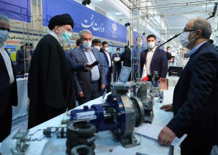 ایران کی صنعتی توانائیوں کی نمائش کا رہبر انقلاب اسلامی نے معائنہ کیا