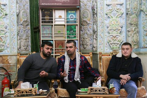 نو مسلم روسیوں کی حرم حضرت فاطمه معصومه (س) میں حاضری + تصاویر