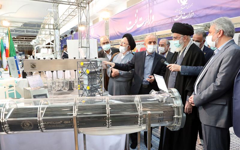 رہبر انقلاب اسلامی نے ملکی پیداوار کی توانائیوں کی نمائش کا تین گھنٹے تک معائنہ کیا