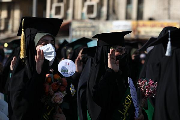 عراق، 1600 یونیورسٹی طالبات نے حضرت عباس(ع) کی بارگاہ میں وطن کی خدمت کا حلف اٹھایا