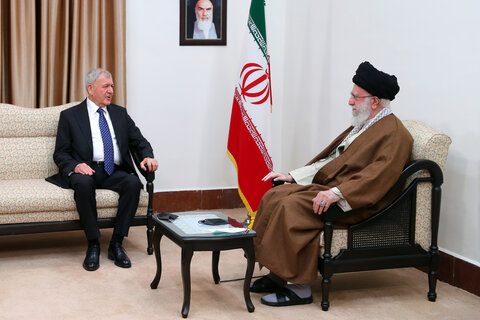 عراق کے صدر عبداللطیف رشید اور ان کے ہمراہ آئے وفد کی رہبر معظم سے ملاقات