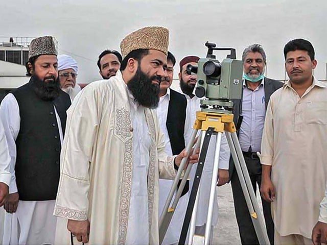 لاہور میں رمضان کا چاند نظر آگیا، پشاور میں مرکزی رویت ہلال کمیٹی کا اجلاس جاری