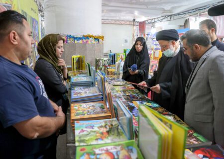 سستی کتابوں کا حصول یقینی بنایا جائے، ایرانی صدر آیت اللہ رئیسی