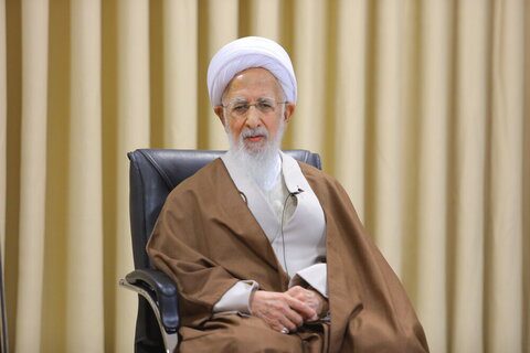 اس دنیا پر قائم یہ نظام دلالت کرتا ہے کہ کوئی ناظم ہے جو اسے چلا رہا ہے، آیت الله جوادی آملی