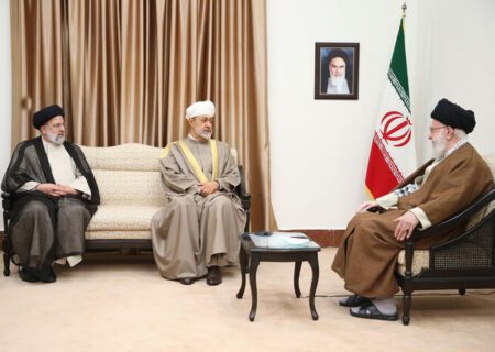 ایران اور عمان کے بہتر تعلقات دونوں کے مفاد میں ہیں، رہبر معظم