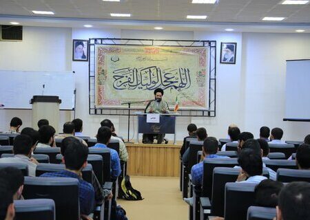 طلبہ کا بنیادی اور اولین فریضہ اسلامی عقائد کی حفاظت اور ان کی ترویج ہے، حجت الاسلام و المسلمین مومنی