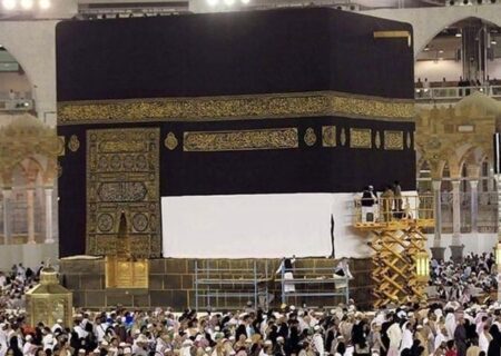 حج سے قبل غلاف کعبہ 3 میٹر اوپر اٹھا دیا گیا