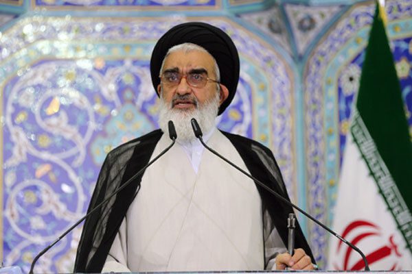 تمام تر سازشوں کے باوجود ایران ترقی کی راہ پر گامزن ہے، امام جمعہ قم