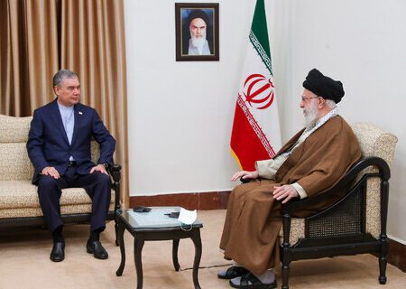 رہبر انقلاب اسلامی آیت اللہ العظمی خامنہ ای سے ترکمانستان پیپلز کونسل کے چیئرمین کی ملاقات