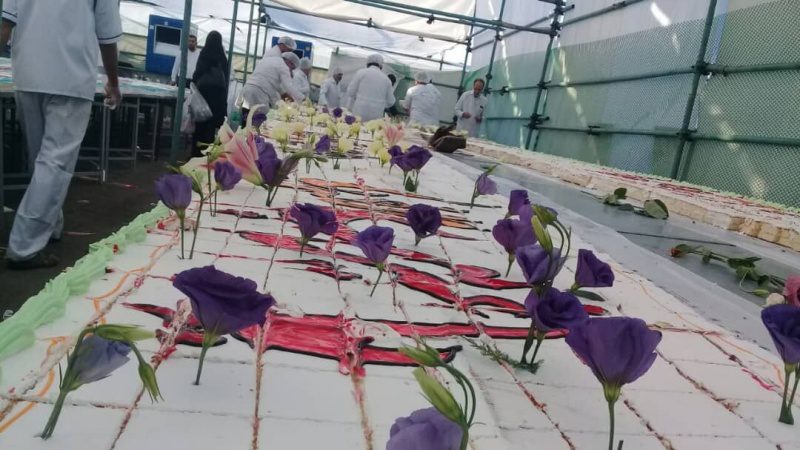 ایران میں دنیا کا سب سے بڑا 110 منزلہ کیک تیار