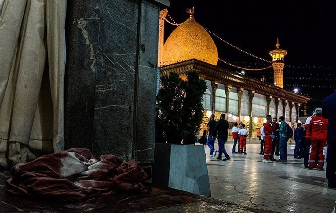 ایران، امامزادہ شاہچراغ کے مزار پر دہشت گردی، ایک خادمین خادم شہید، سات زخمی