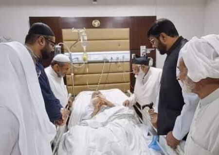 وفاق المدارس الشیعہ پاکستان کے سربراہ کی آیت اللہ محمد حسین ڈھکو کی ہسپتال میں عیادت