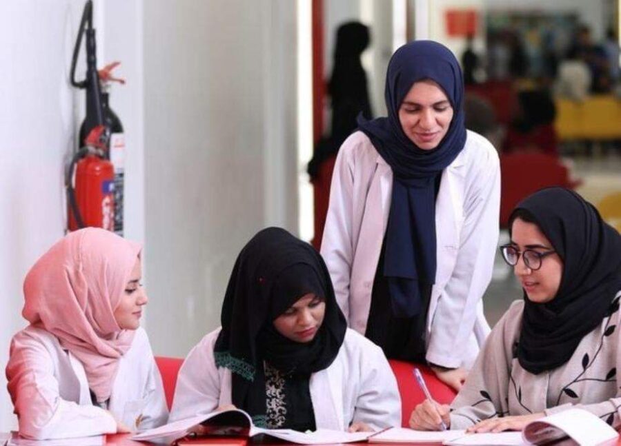 کویت کی جامعات میں مرد و خواتین کے ایک ساتھ کلاس میں لیکچر لینے پر پابندی