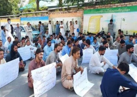 پاراچنار، شہدائے تری منگل کے قاتلین کی عدم گرفتاری کے خلاف احتجاجی مظاہرہ