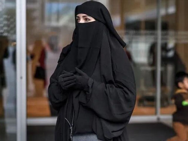 فرانس اور بیلجیئم کے بعد سوئٹزرلینڈ نے بھی نقاب پر پابندی لگا دی