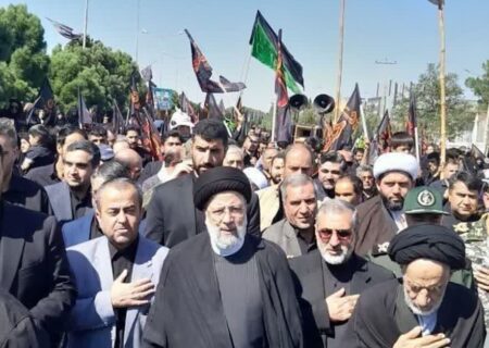 ایرانی صدر کی بیرجند شہر میں اربعین مارچ میں شرکت